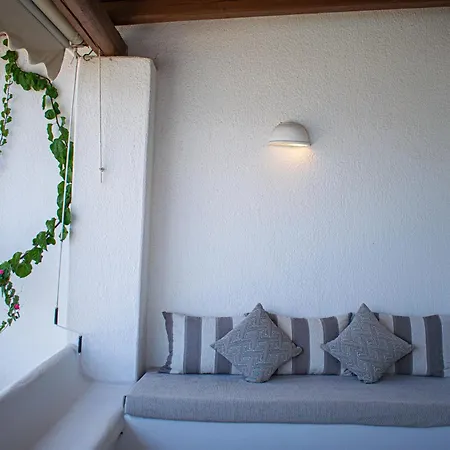 Acres Paros